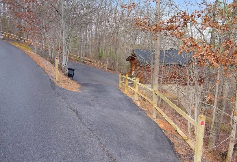 Private Smoky Mtn Log Home W/ 2 Decks + Hot Tub!