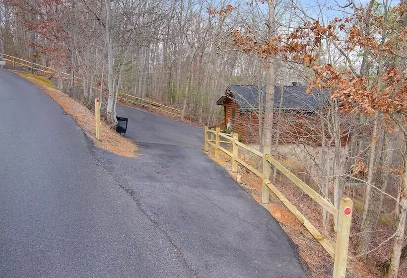 Private Smoky Mtn Log Home W/ 2 Decks + Hot Tub!