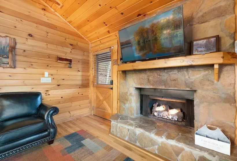 Private Smoky Mtn Log Home W/ 2 Decks + Hot Tub!