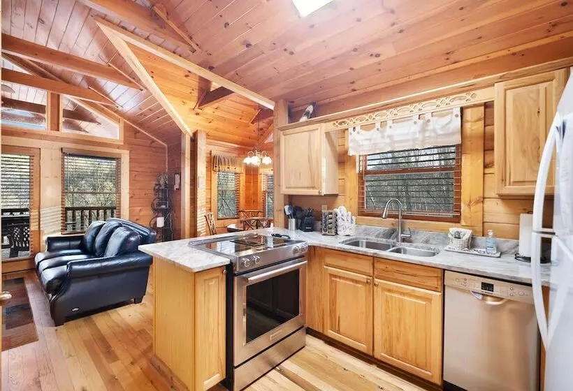 Private Smoky Mtn Log Home W/ 2 Decks + Hot Tub!
