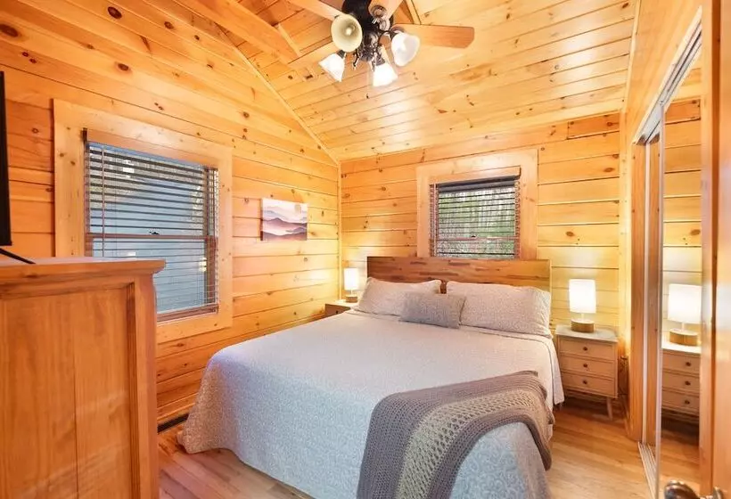 Private Smoky Mtn Log Home W/ 2 Decks + Hot Tub!