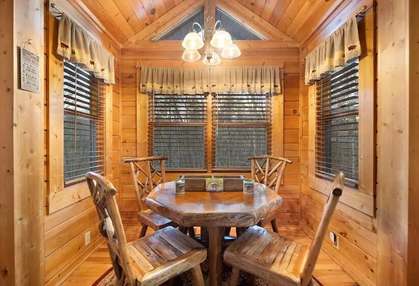 Private Smoky Mtn Log Home W/ 2 Decks + Hot Tub!
