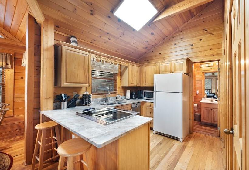 Private Smoky Mtn Log Home W/ 2 Decks + Hot Tub!