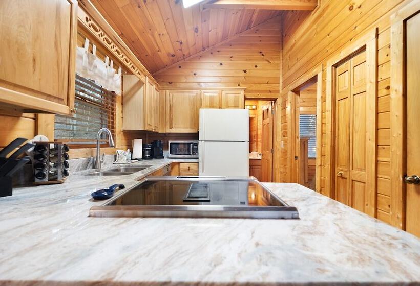 Private Smoky Mtn Log Home W/ 2 Decks + Hot Tub!