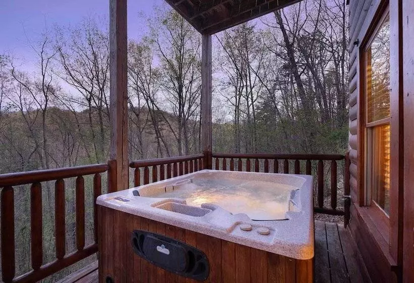 Private Smoky Mtn Log Home W/ 2 Decks + Hot Tub!