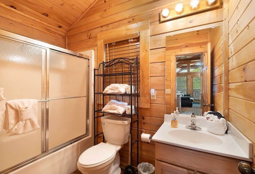 Private Smoky Mtn Log Home W/ 2 Decks + Hot Tub!