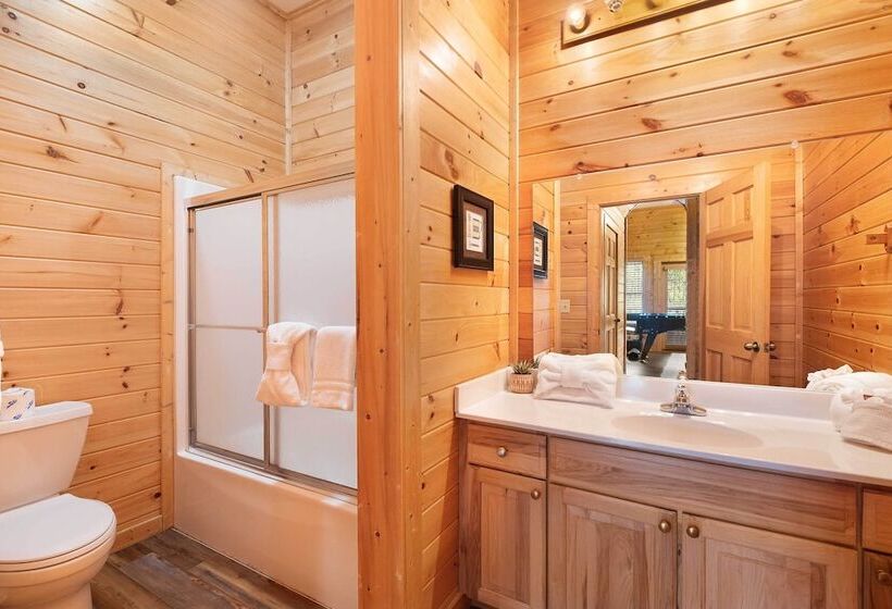 Private Smoky Mtn Log Home W/ 2 Decks + Hot Tub!