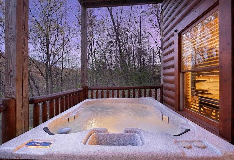 Private Smoky Mtn Log Home W/ 2 Decks + Hot Tub!