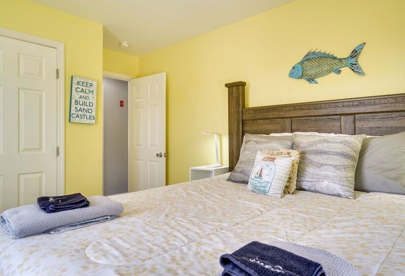 The 1818 Home W/ Porch & Grill   1 Mi To Beach!