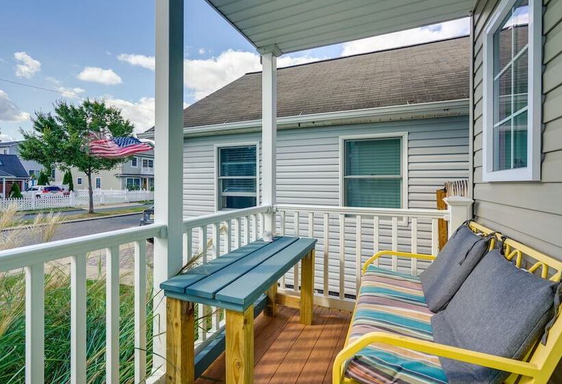 The 1818 Home W/ Porch & Grill   1 Mi To Beach!