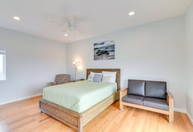 Boardwalk To Beach: Ocean View Surfside Home!