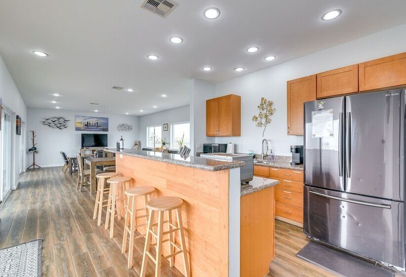 Boardwalk To Beach: Ocean View Surfside Home!