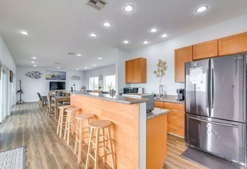 Boardwalk To Beach: Ocean View Surfside Home!