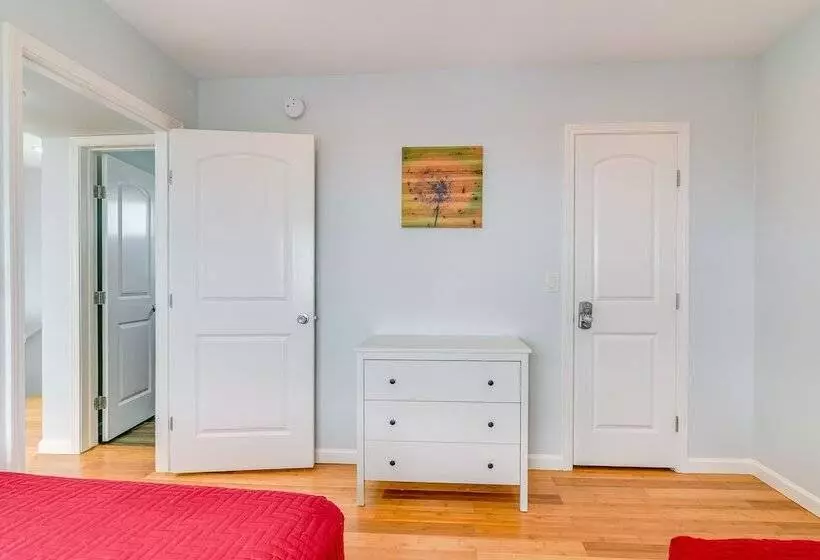 Boardwalk To Beach: Ocean View Surfside Home!