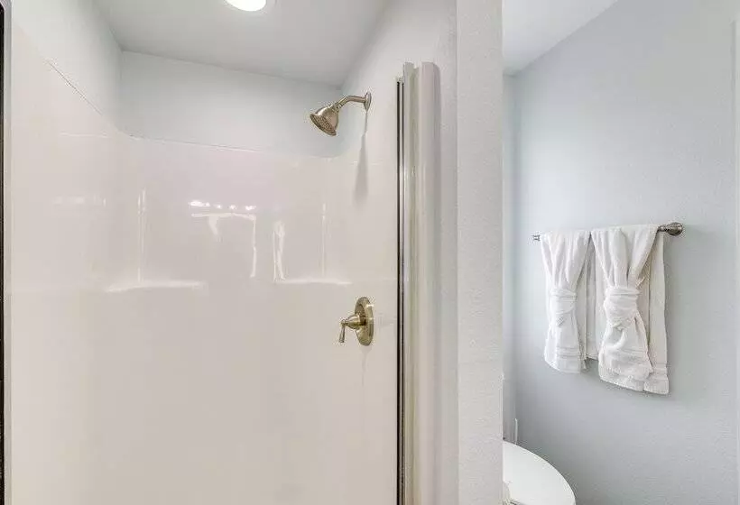 Boardwalk To Beach: Ocean View Surfside Home!