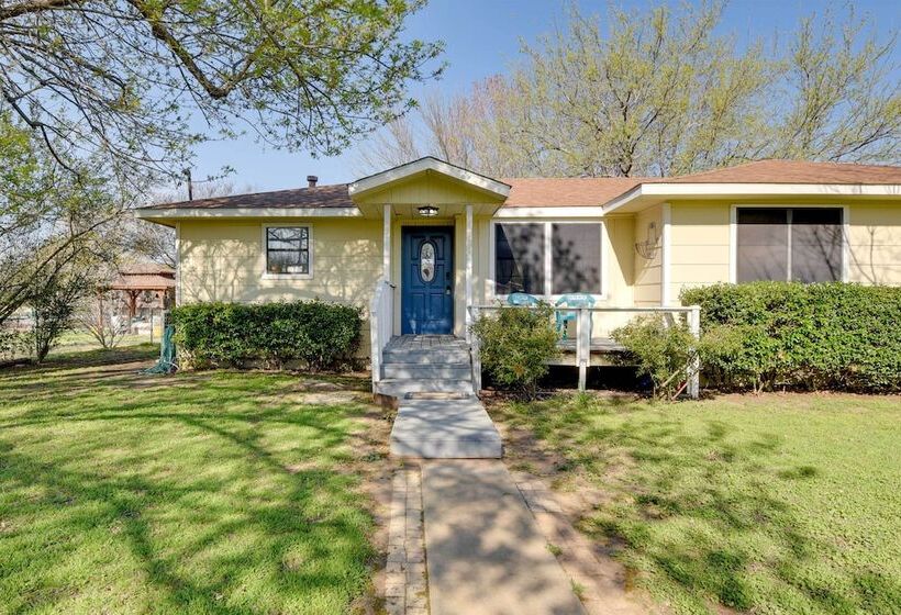 Waterfront Granbury Home: Easy Lake Access!