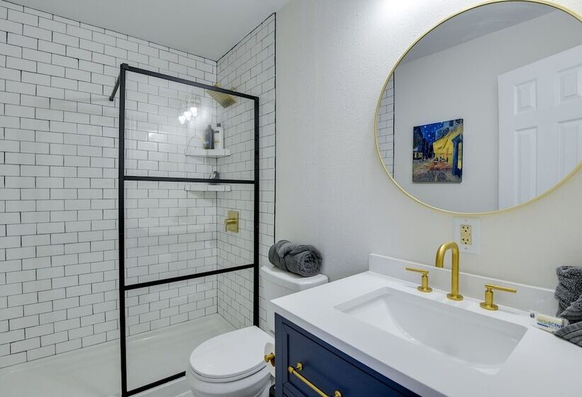 Waterfront Granbury Home: Easy Lake Access!