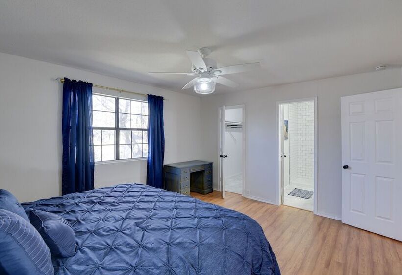 Waterfront Granbury Home: Easy Lake Access!