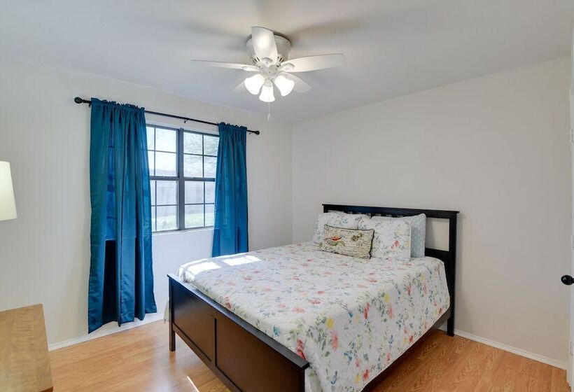 Waterfront Granbury Home: Easy Lake Access!