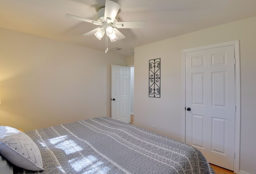 Waterfront Granbury Home: Easy Lake Access!