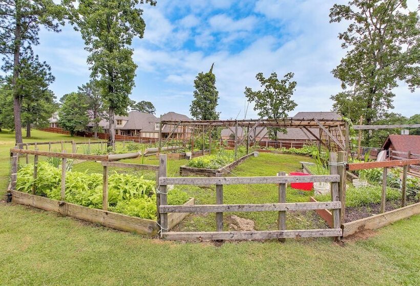 Amenity Packed Hot Springs Lakehouse W/ Pool!