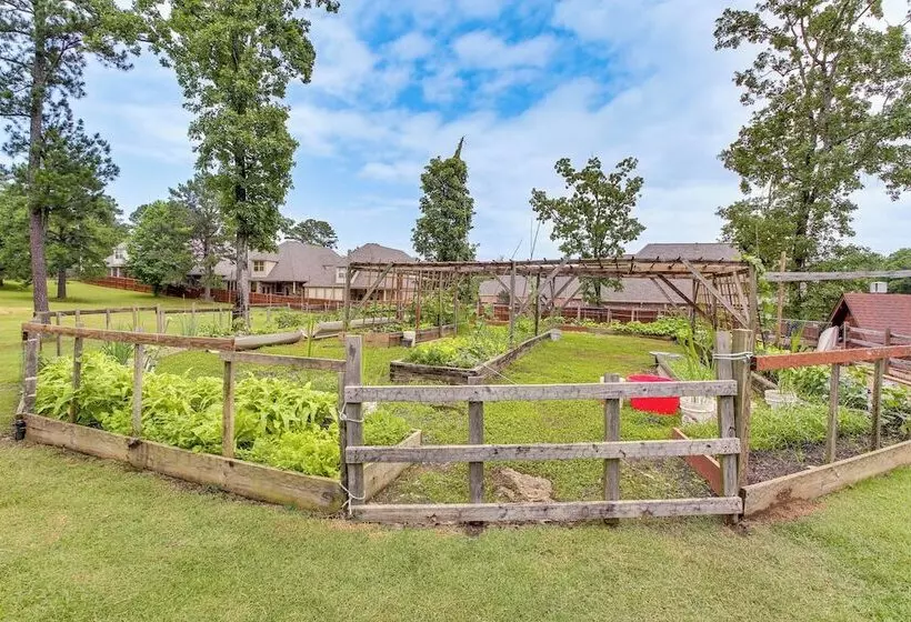 Amenity Packed Hot Springs Lakehouse W/ Pool!