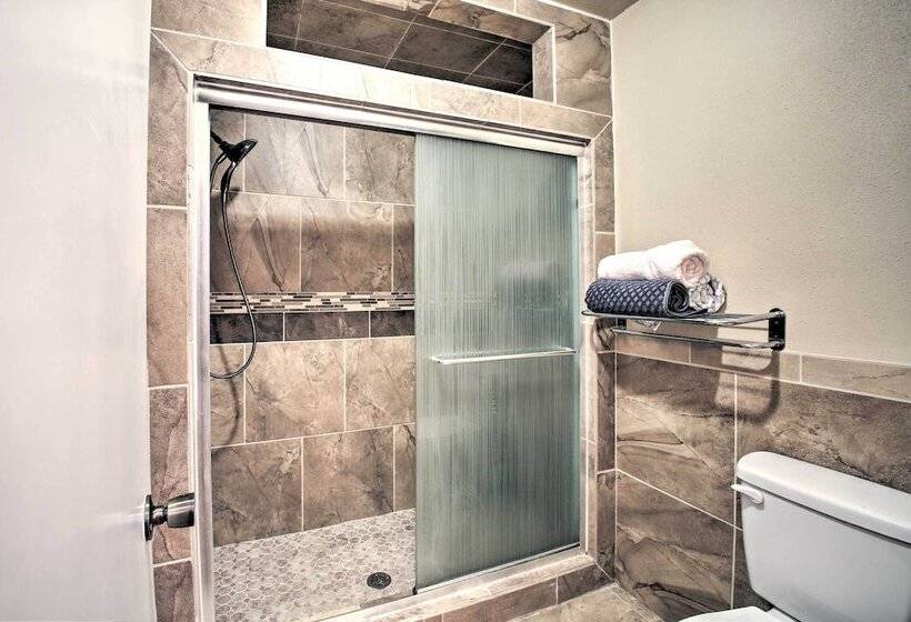 Amenity Packed Hot Springs Lakehouse W/ Pool!