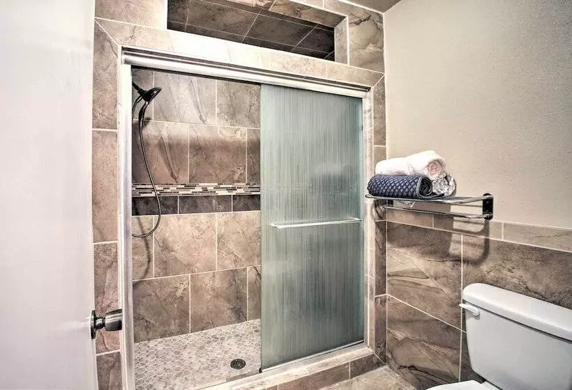 Amenity Packed Hot Springs Lakehouse W/ Pool!