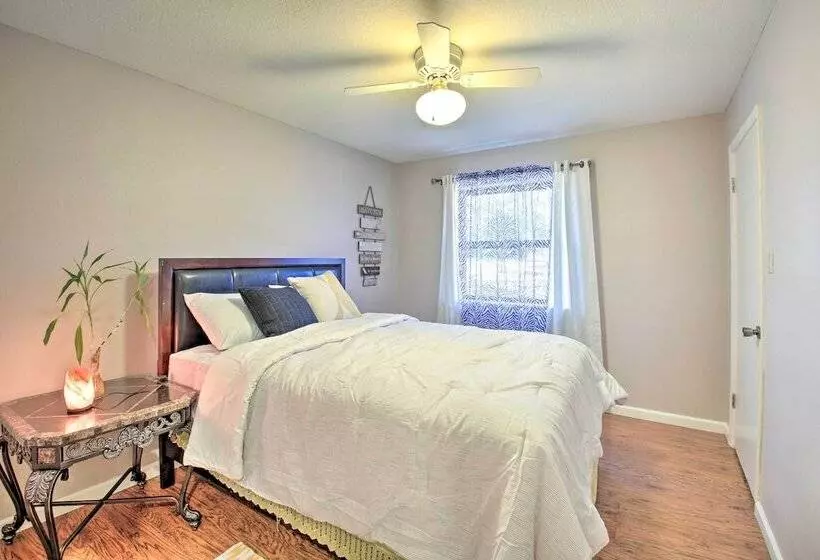 Amenity Packed Hot Springs Lakehouse W/ Pool!