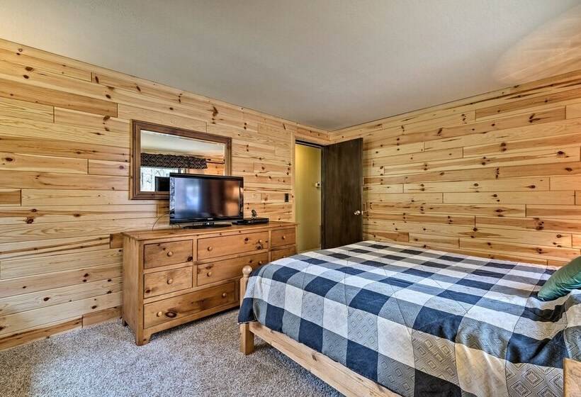 Cabin W/ Bbq Deck, Near Big Trees State Park!