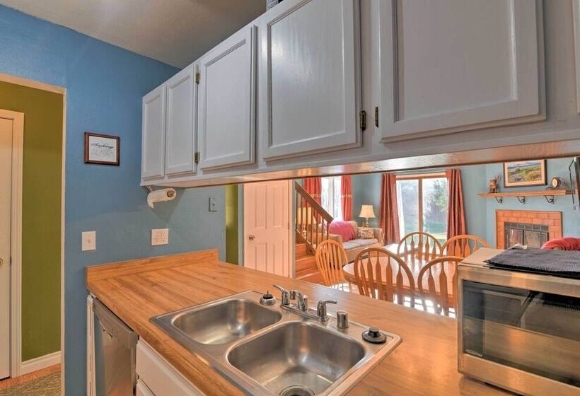 Charming Anchorage Home W/ Grill + Deck!