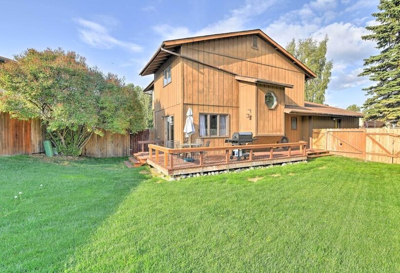 Charming Anchorage Home W/ Grill + Deck!