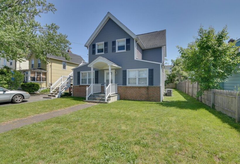 Charming Home ~ 6 Mi To Downtown New Haven!