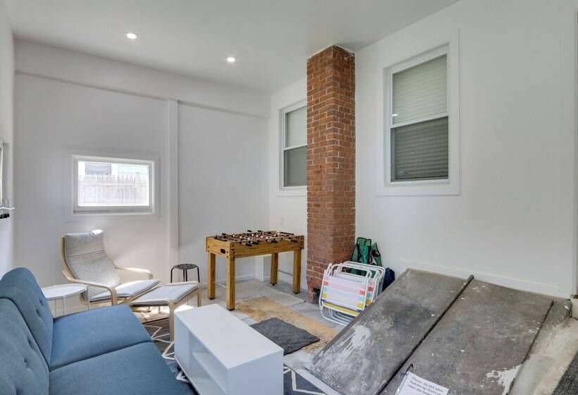 Charming Home ~ 6 Mi To Downtown New Haven!