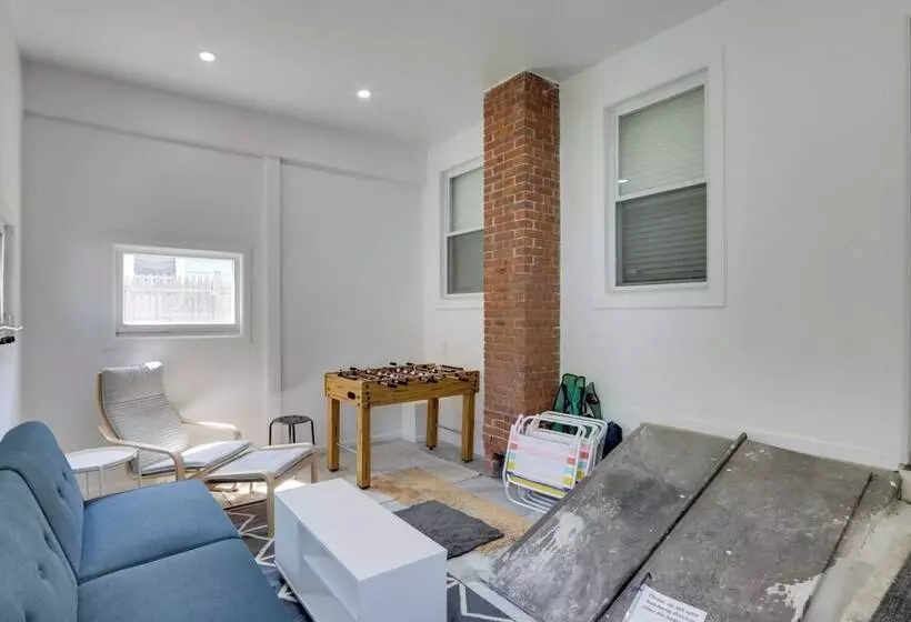 Charming Home ~ 6 Mi To Downtown New Haven!