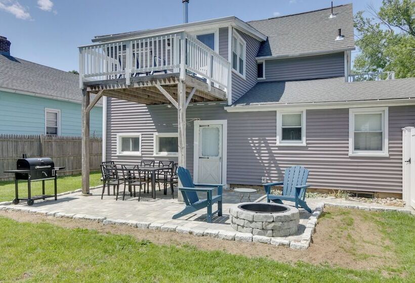 Charming Home ~ 6 Mi To Downtown New Haven!