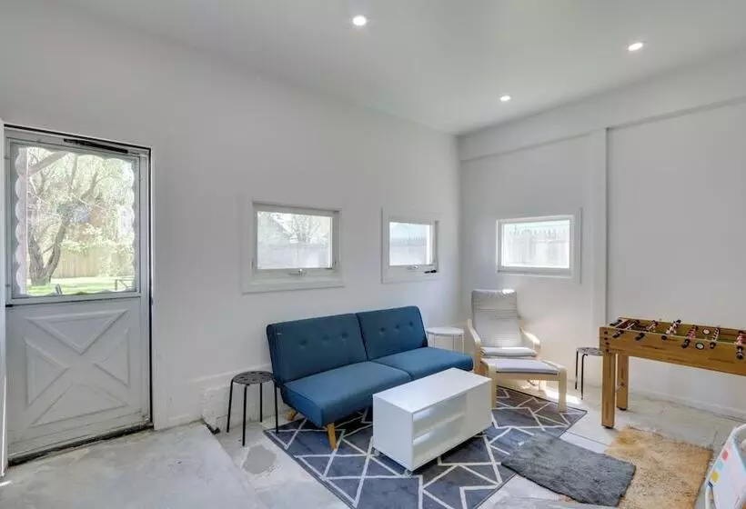 Charming Home ~ 6 Mi To Downtown New Haven!