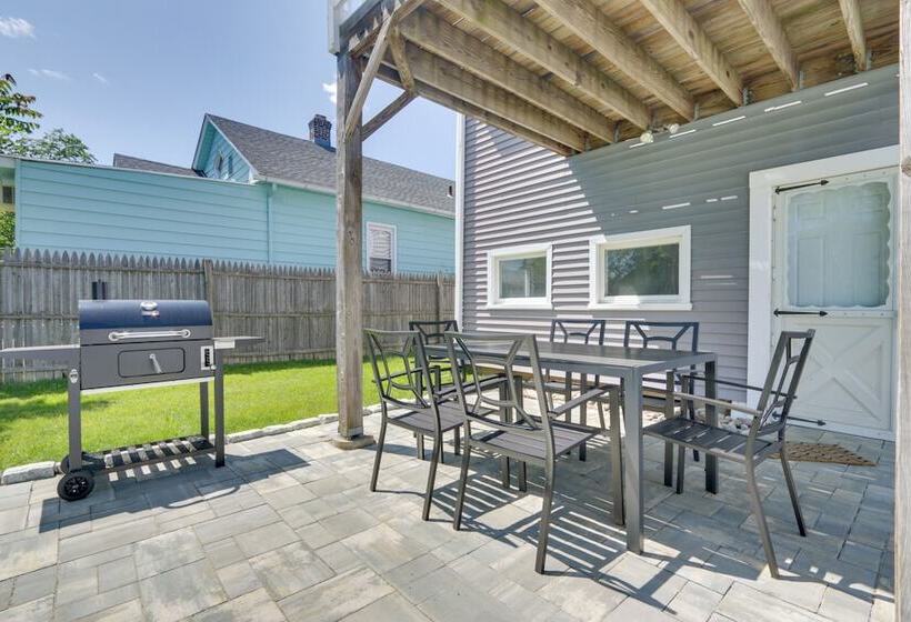 Charming Home ~ 6 Mi To Downtown New Haven!