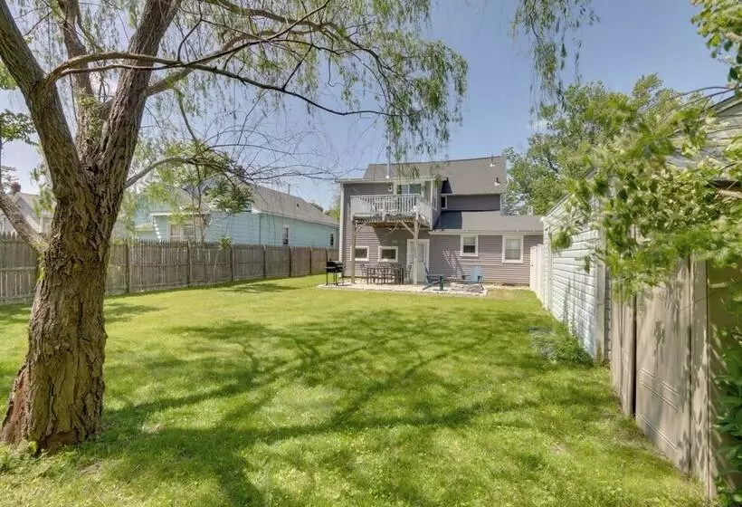 Charming Home ~ 6 Mi To Downtown New Haven!