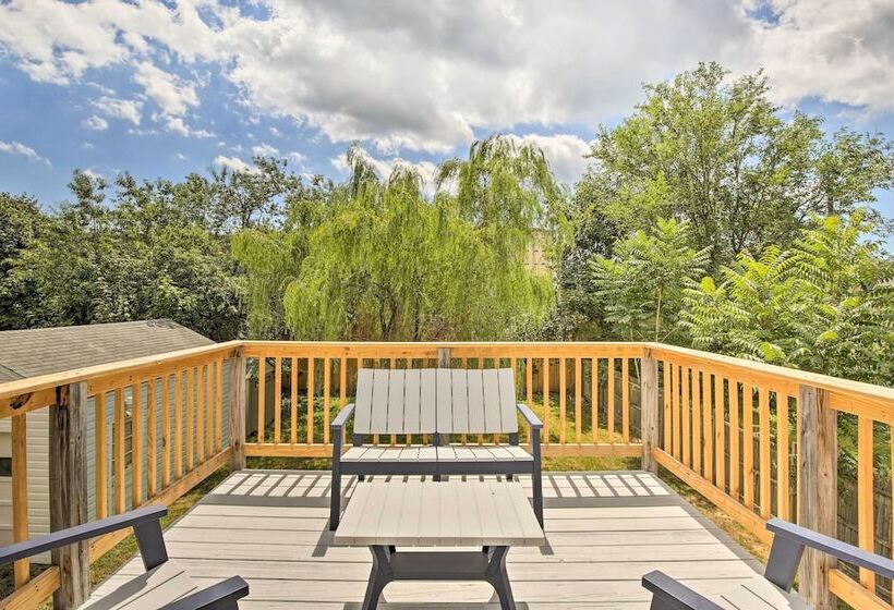 Charming Home ~ 6 Mi To Downtown New Haven!