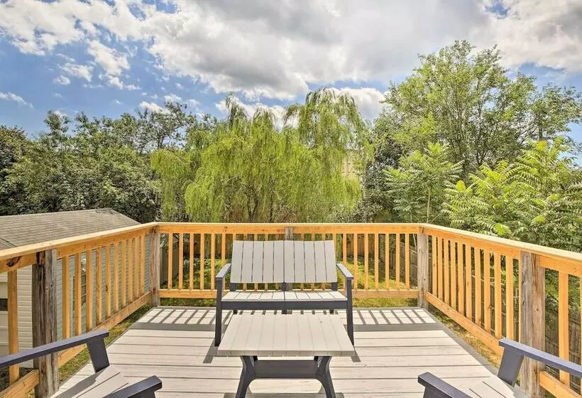Charming Home ~ 6 Mi To Downtown New Haven!