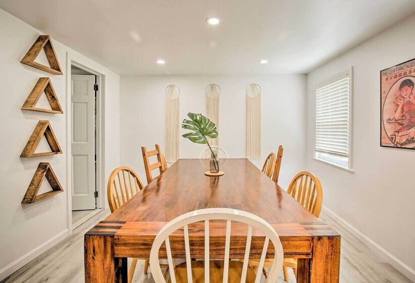 Charming Home ~ 6 Mi To Downtown New Haven!