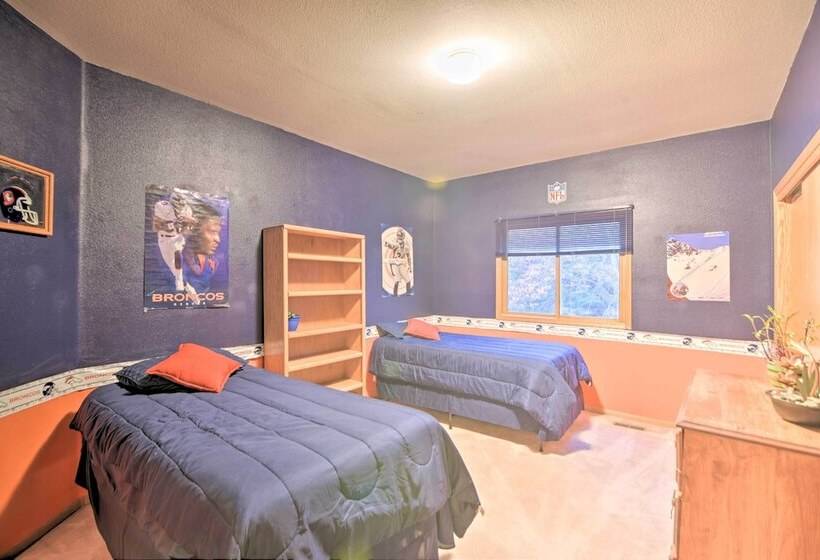 Charming Home W/ Yard ~ 12 Mi To Fort Collins