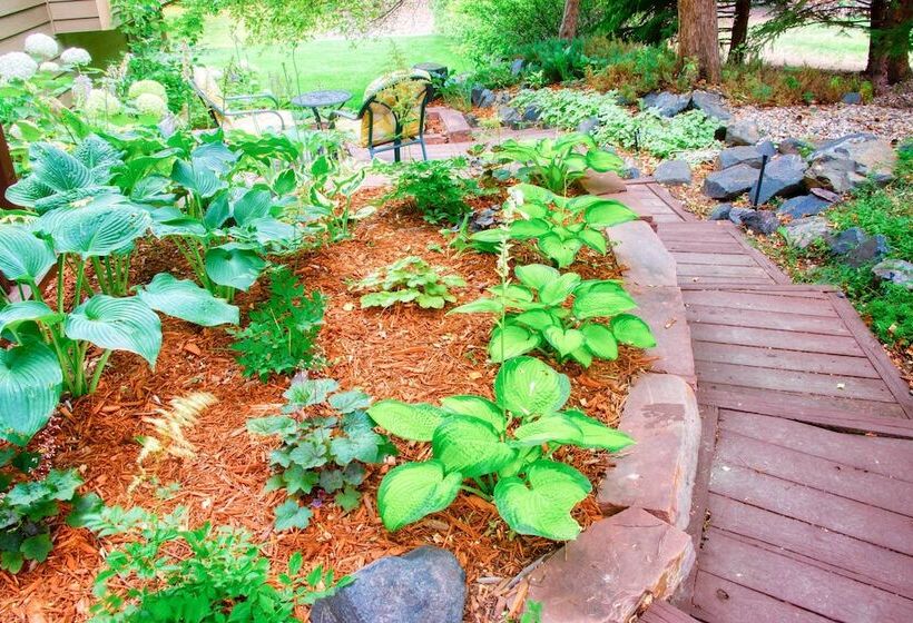 Charming Home W/ Yard ~ 12 Mi To Fort Collins