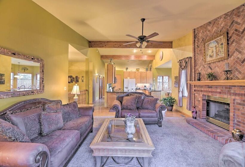 Charming Home W/ Yard ~ 12 Mi To Fort Collins