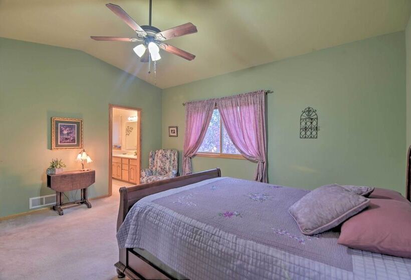 Charming Home W/ Yard ~ 12 Mi To Fort Collins