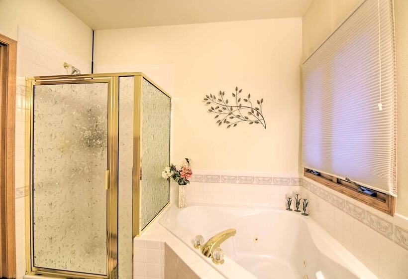 Charming Home W/ Yard ~ 12 Mi To Fort Collins