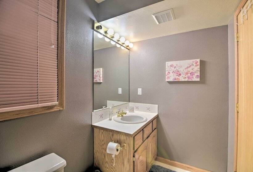 Charming Home W/ Yard ~ 12 Mi To Fort Collins