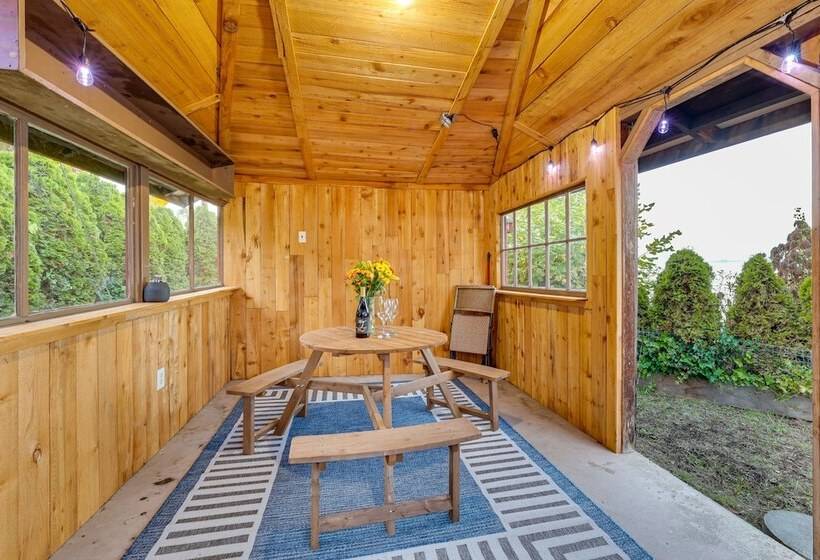 Chic Port Angeles Home W/ Oceanfront Balcony!