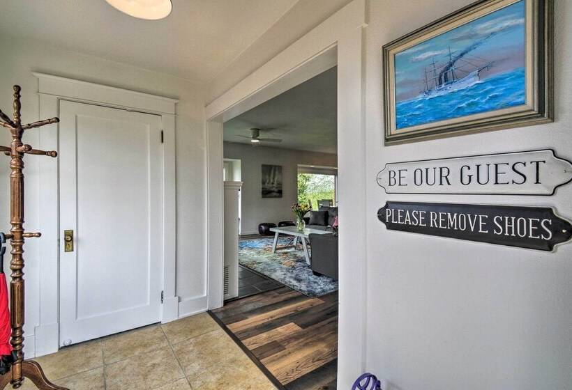 Chic Port Angeles Home W/ Oceanfront Balcony!